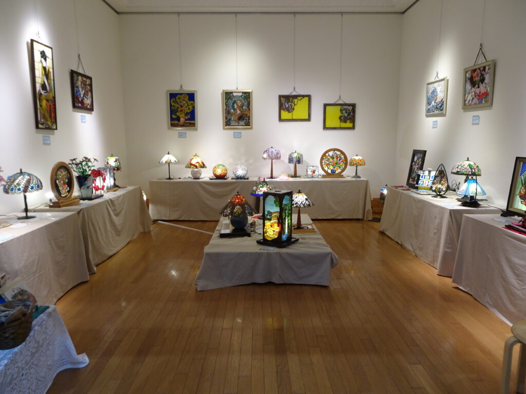 高居美和子ステンドグラス展