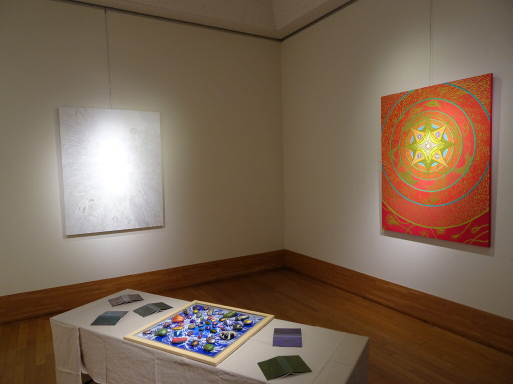 『無の世界から来た光の私』佐武義乃個展